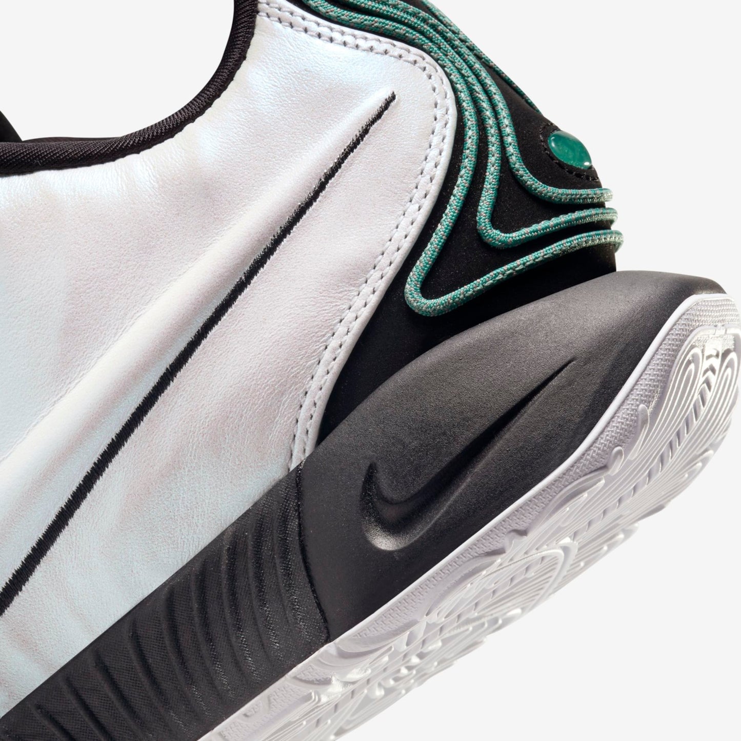 Tênis Nike Lebron XXI Conchiolin