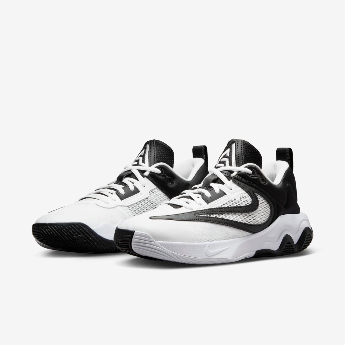 Tênis Nike Giannis Immortality 3 Preto e Branco