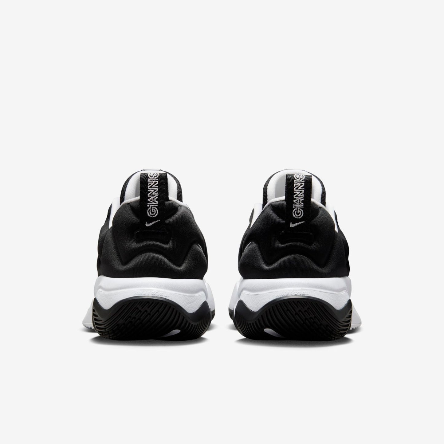 Tênis Nike Giannis Immortality 3 Preto e Branco