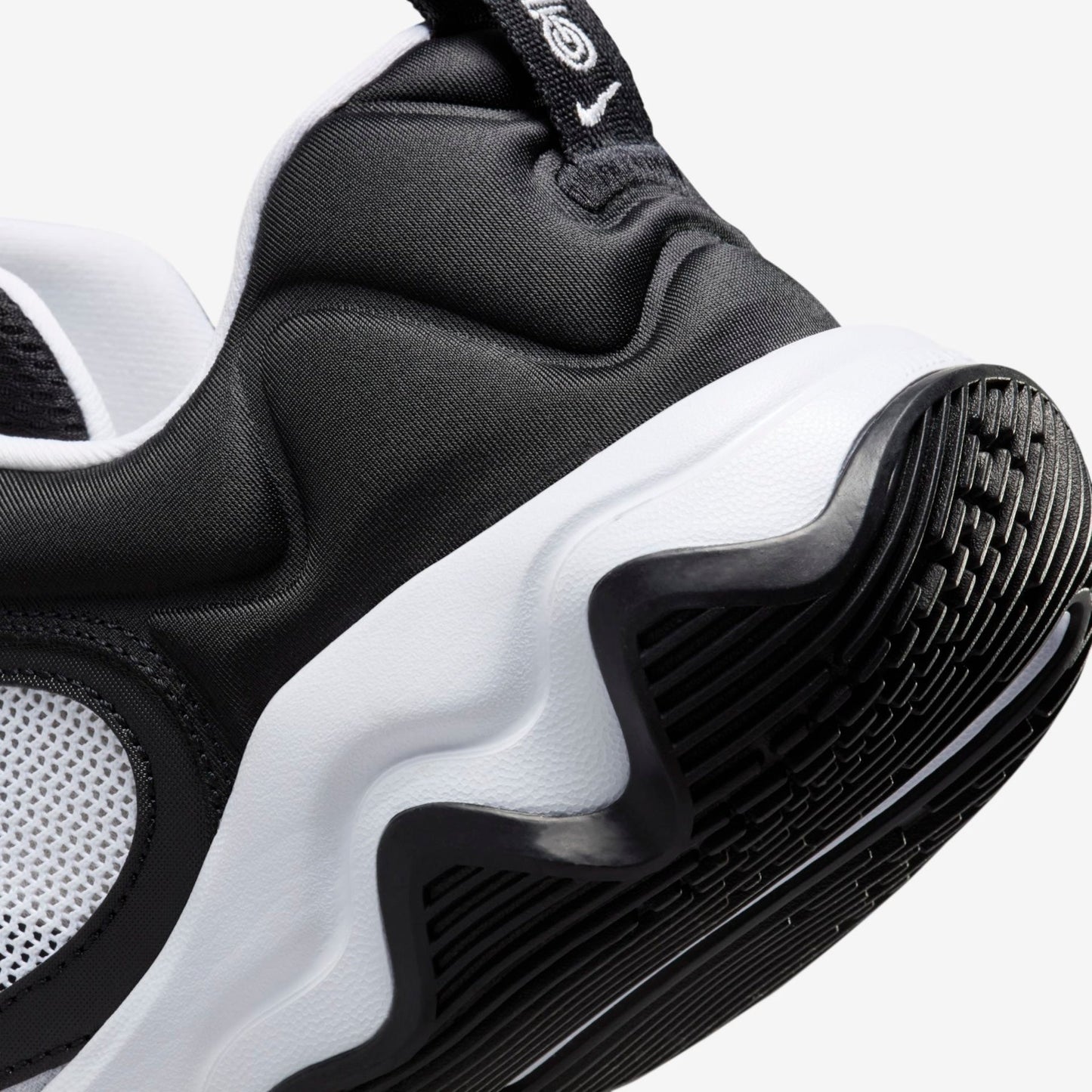 Tênis Nike Giannis Immortality 3 Preto e Branco