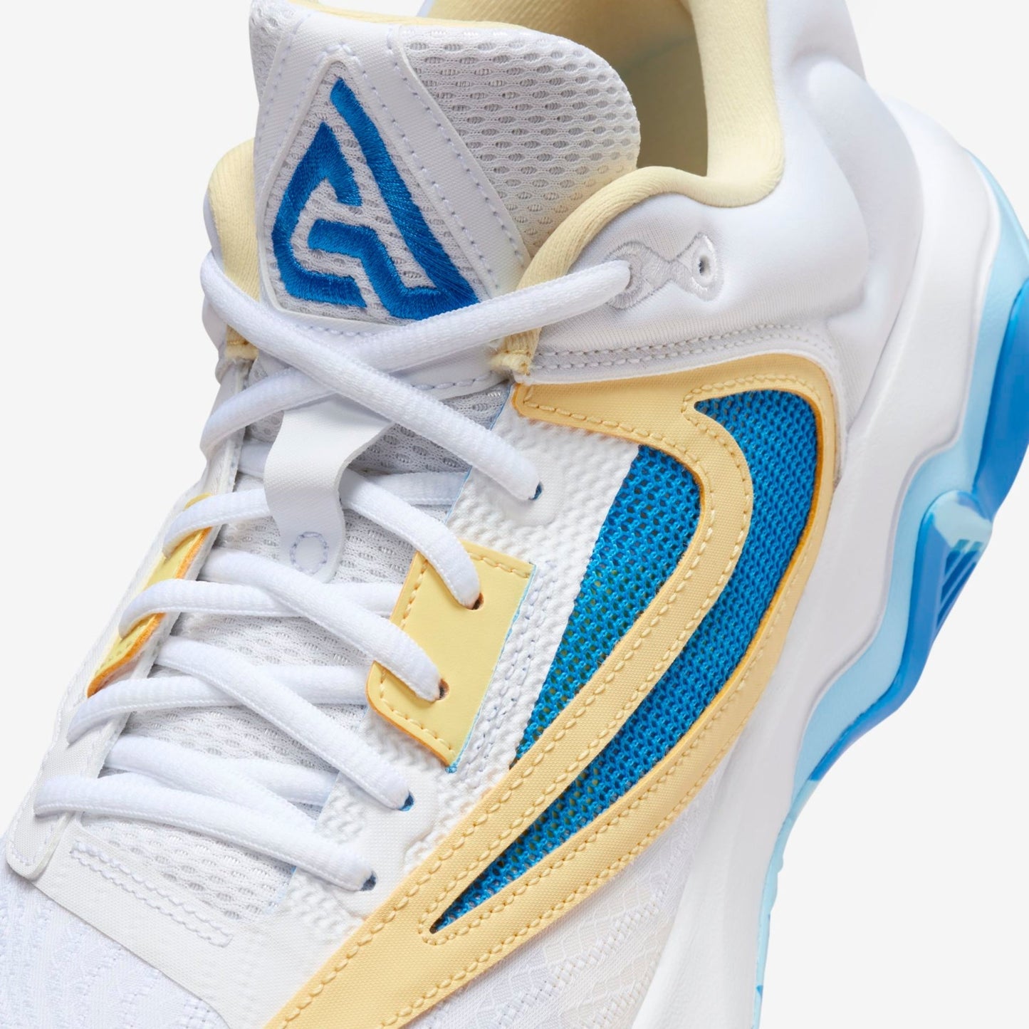 Tênis Nike Giannis Immortality 3 Branco e Azul